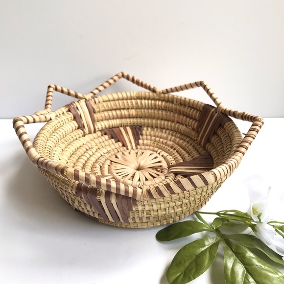 Decorative Woven Straw Wicker Basket - Picture 6 of 6